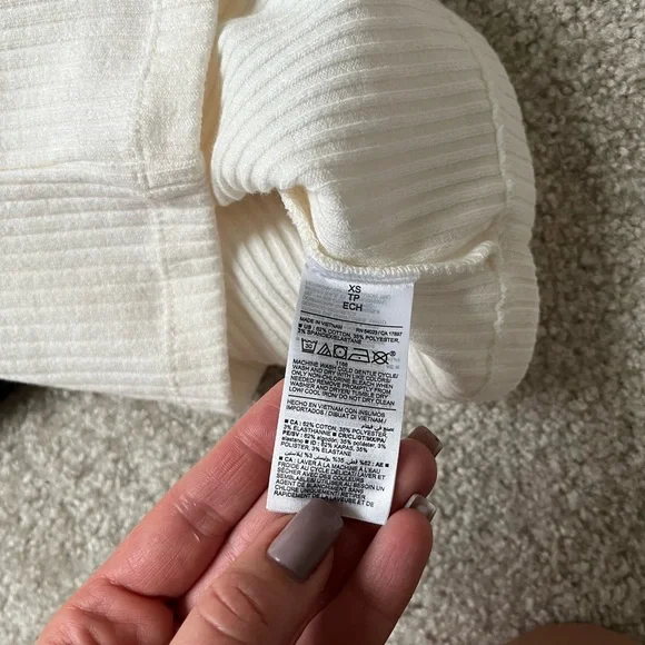 Bundle of Two Old Navy Ribbed V-Neck Tank Top - Black and Cream Size XS NWT - Picture 6 of 8